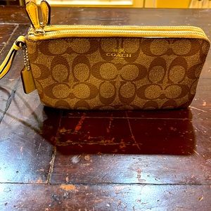 NWOT COACH double zip wristlet